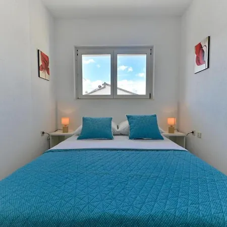 Apartman Two Bedroom With Terrace And Pool *