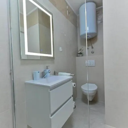 Apartman Two Bedroom With Terrace And Pool