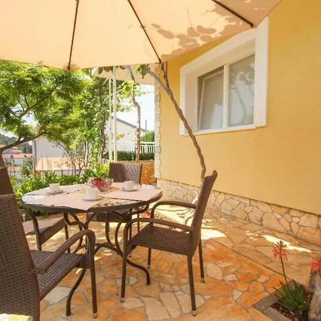 Apartman Two Bedroom With Terrace And Pool