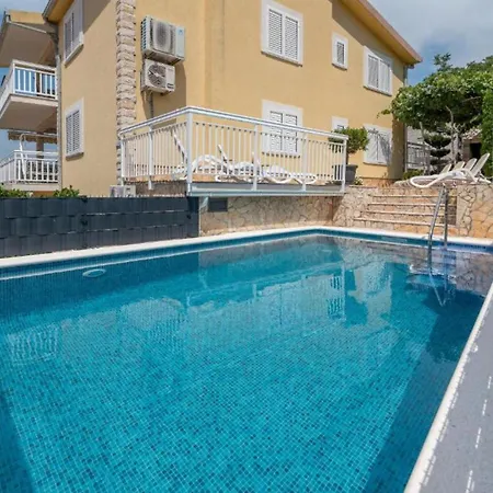 Two Bedroom With Terrace And Pool Apartman Trogir